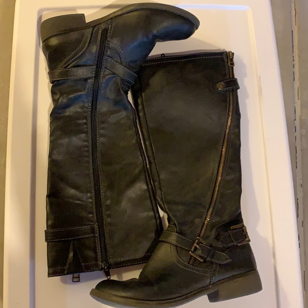 Black Mossimo boots